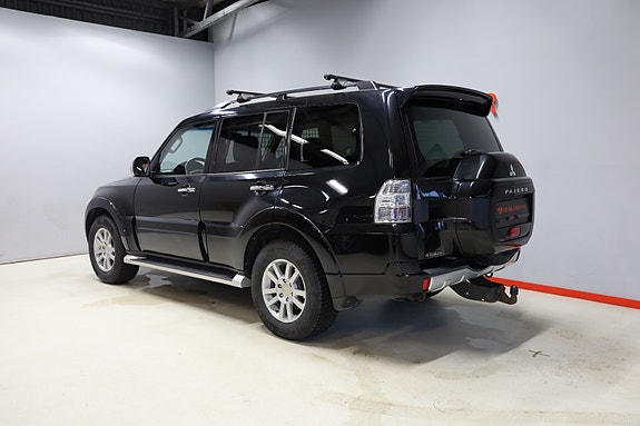Mitsubishi Pajero 4 of 12