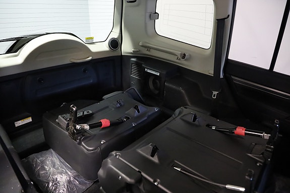 Mitsubishi Pajero 11 of 12