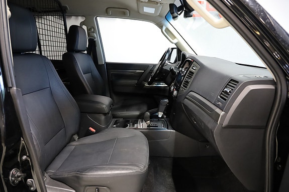 Mitsubishi Pajero 8 of 12