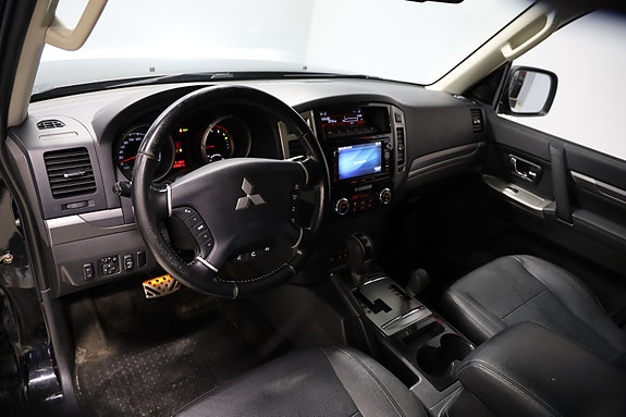 Mitsubishi Pajero 5 of 12