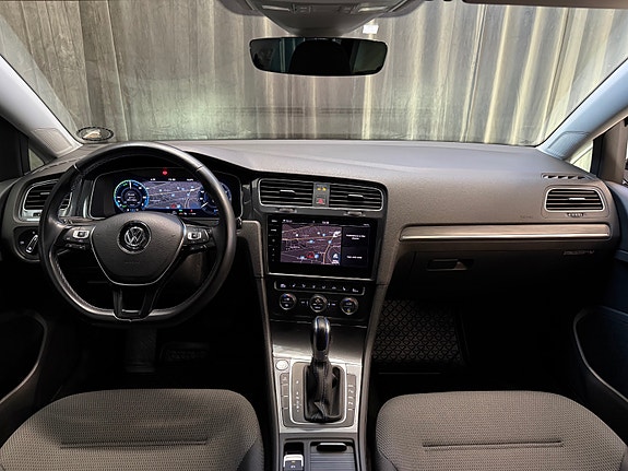 Volkswagen e-Golf VII 13 of 30