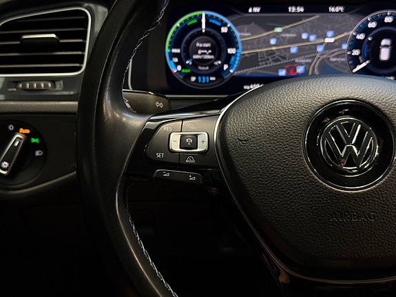 Volkswagen e-Golf VII 19 of 30