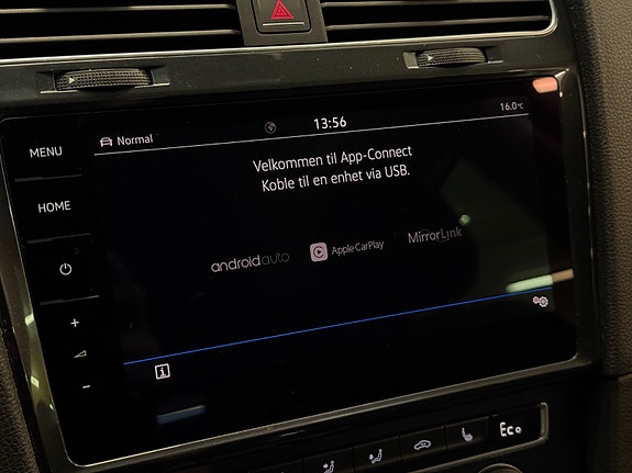 Volkswagen e-Golf VII 27 of 30