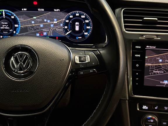 Volkswagen e-Golf VII 21 of 30