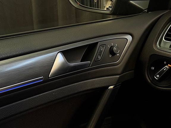Volkswagen e-Golf VII 17 of 30