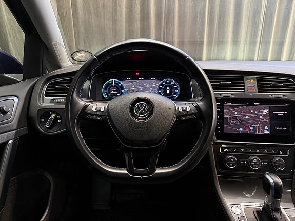 Volkswagen e-Golf VII 15 of 30