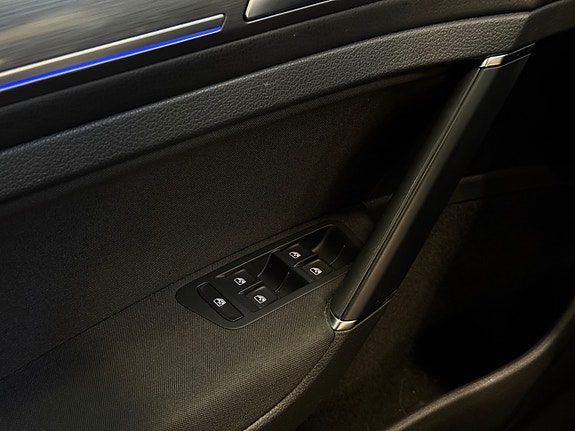 Volkswagen e-Golf VII 16 of 30