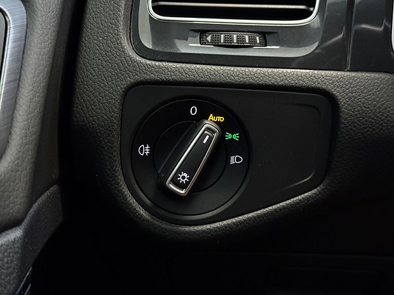 Volkswagen e-Golf VII 18 of 30
