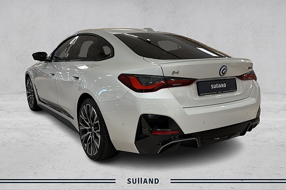 BMW i4 3 of 19