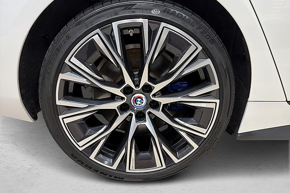 BMW i4 9 of 19