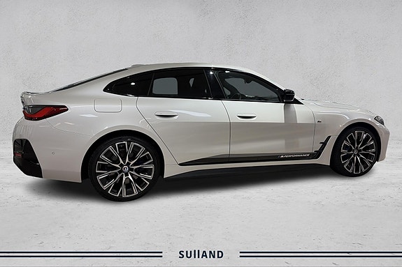 BMW i4 6 of 19