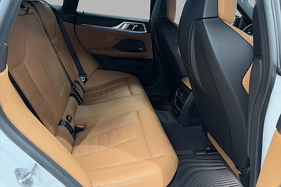BMW i4 16 of 19