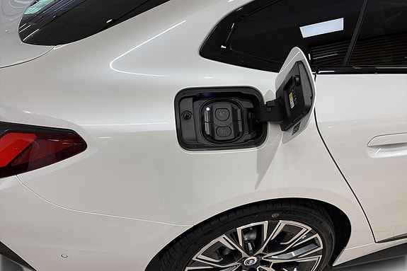 BMW i4 8 of 19