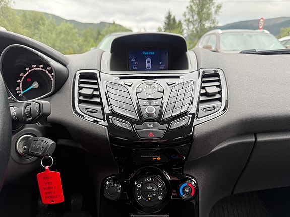 Ford Fiesta 17 of 25