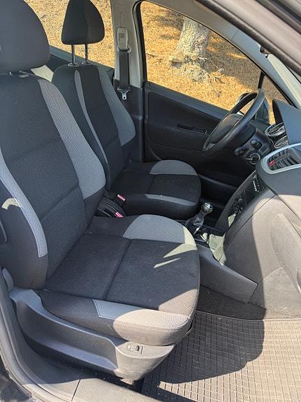 Peugeot 207 13 of 16