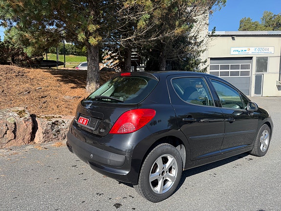 Peugeot 207 8 of 16
