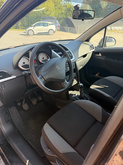 Peugeot 207 10 of 16