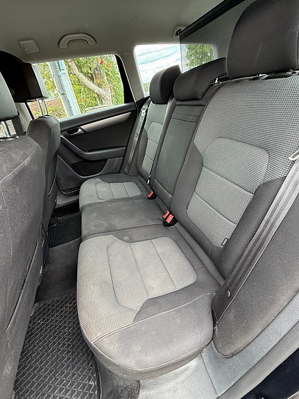 Volkswagen Passat 9 of 11