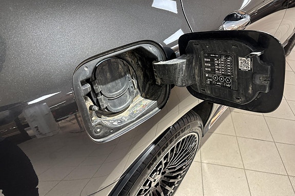 Mercedes-Benz EQC400 8 of 21