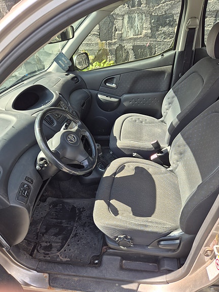 Toyota Yaris Verso 8 of 9