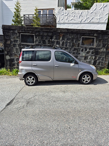 Toyota Yaris Verso 4 of 9