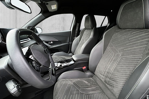 Peugeot e-2008 9 of 22