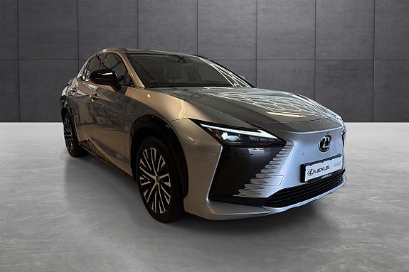 Lexus RZ450e 7 of 20