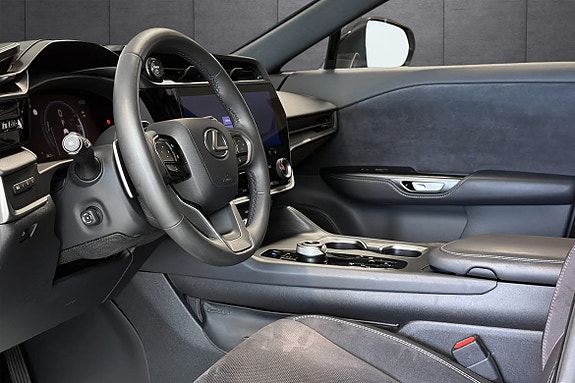 Lexus RZ450e 11 of 20