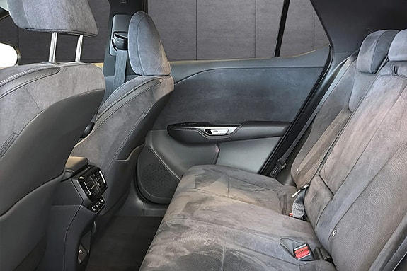 Lexus RZ450e 16 of 20