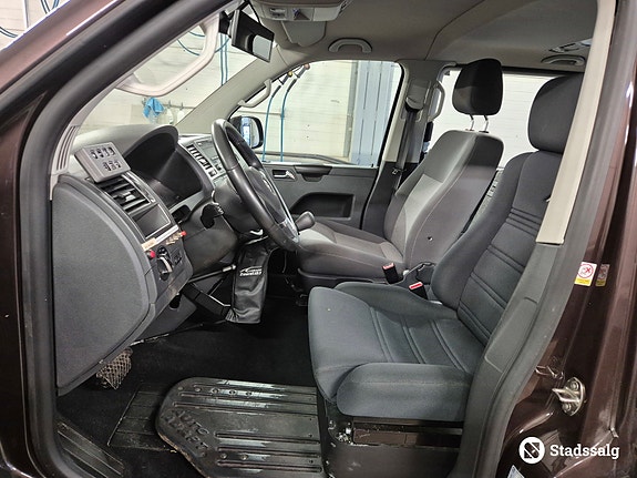 Volkswagen Caravelle 9 of 10