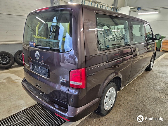 Volkswagen Caravelle 5 of 10