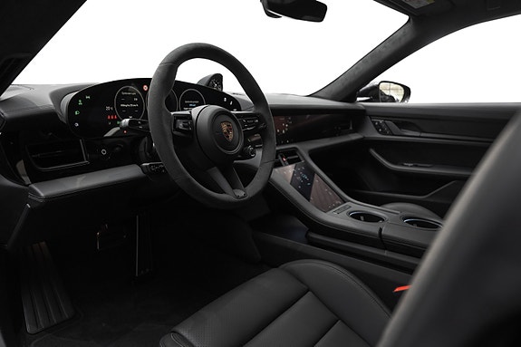 Porsche Taycan 23 of 30