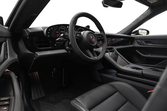 Porsche Taycan 22 of 30