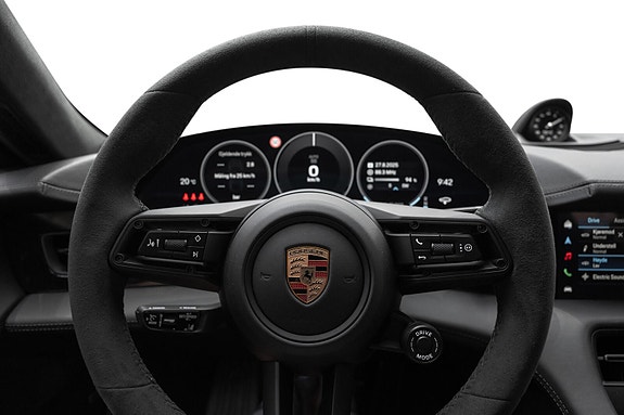 Porsche Taycan 28 of 30