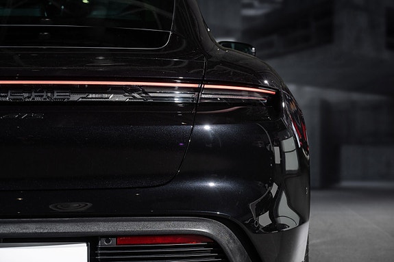 Porsche Taycan 5 of 30