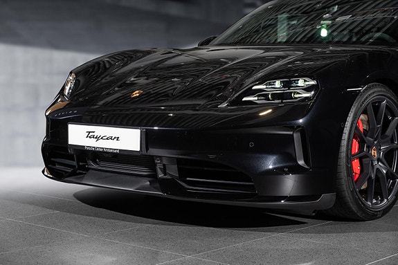 Porsche Taycan 15 of 30