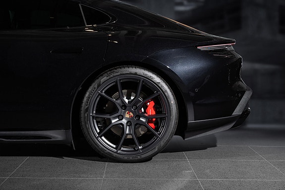 Porsche Taycan 13 of 30