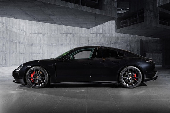Porsche Taycan 14 of 30