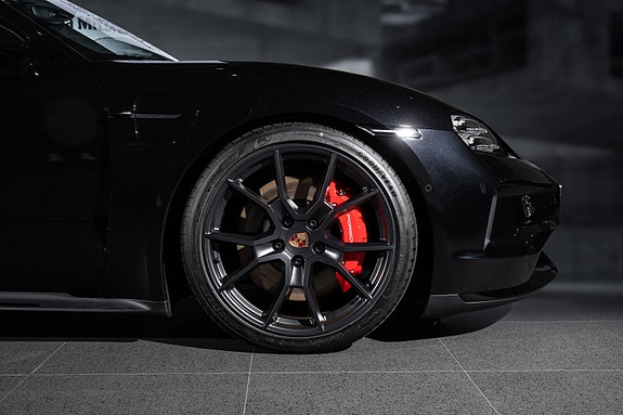 Porsche Taycan 11 of 30