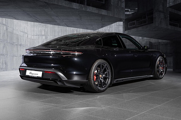 Porsche Taycan 8 of 30