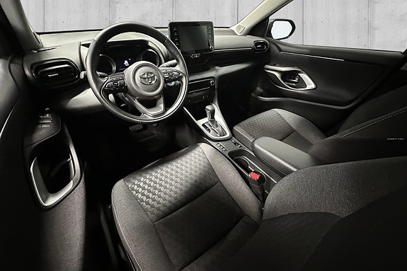 Toyota Yaris 8 of 15
