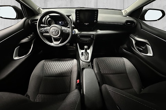 Toyota Yaris 9 of 15
