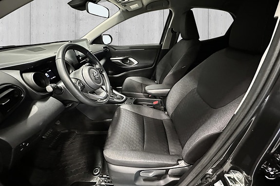 Toyota Yaris 10 of 15