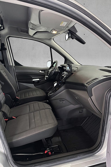 Ford Transit Connect 17 of 30