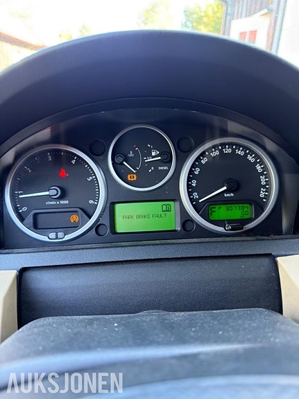 Land Rover Range Rover Sport 18 of 22