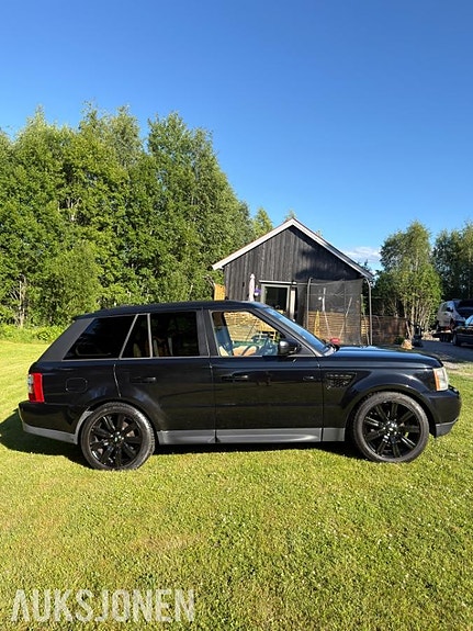 Land Rover Range Rover Sport 3 of 22