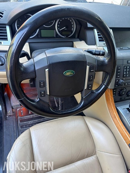 Land Rover Range Rover Sport 9 of 22