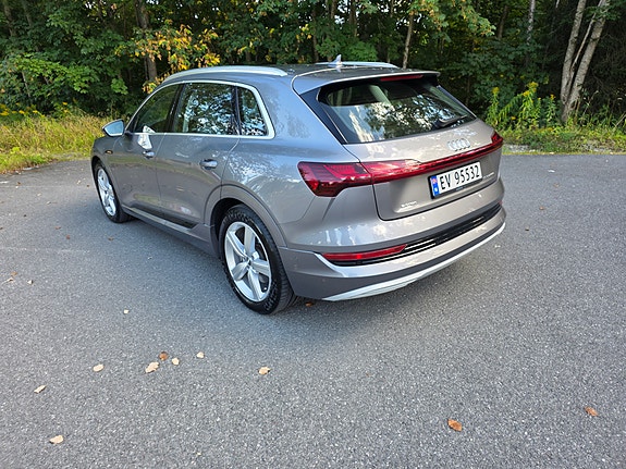 Audi e-tron 4 of 21