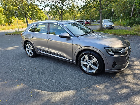 Audi e-tron 2 of 21
