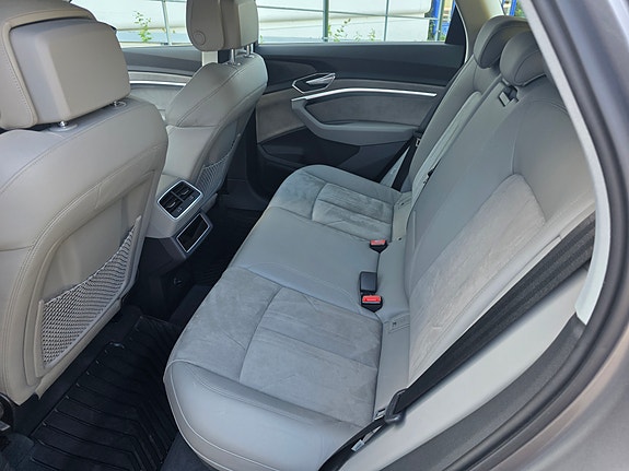 Audi e-tron 11 of 21
